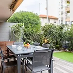 Apartment Downtown With Garden