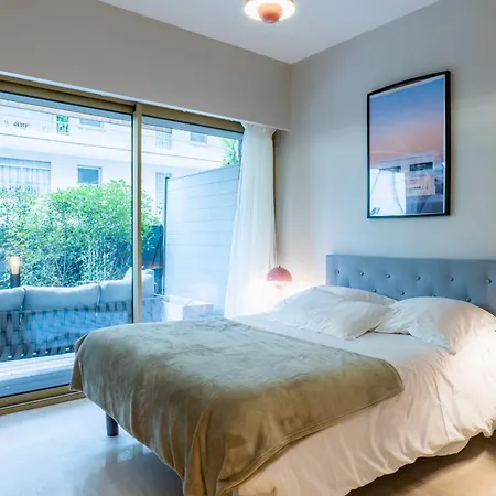 Downtown With Garden Apartment