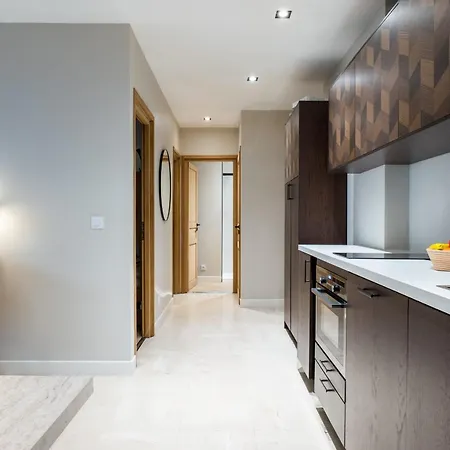 Apartment Downtown With Garden