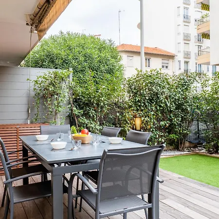 Apartmán Downtown With Garden *