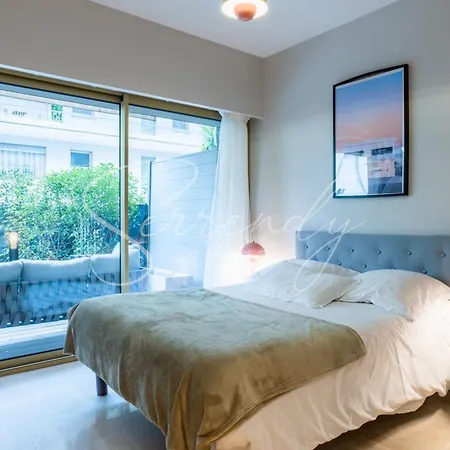 Apartmán Downtown With Garden *